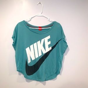 Nike women’s crop top